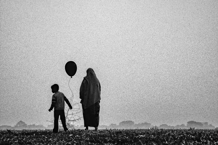 Check Out These Black & White Snaps That Totally Nail Life's Real Moments (66 Pics!)