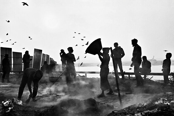 Check Out These Black & White Snaps That Totally Nail Life's Real Moments (66 Pics!)