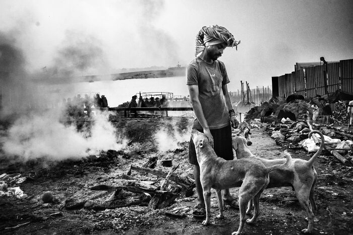 Check Out These Black & White Snaps That Totally Nail Life's Real Moments (66 Pics!)
