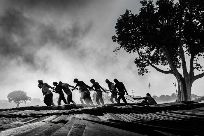 Check Out These Black & White Snaps That Totally Nail Life's Real Moments (66 Pics!)