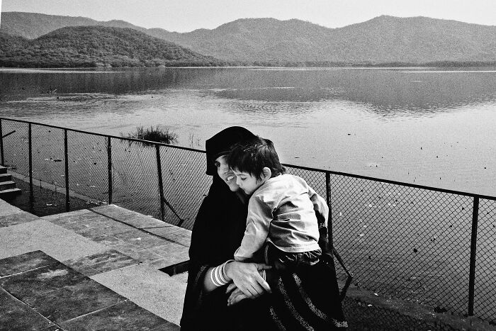 Check Out These Black & White Snaps That Totally Nail Life's Real Moments (66 Pics!)