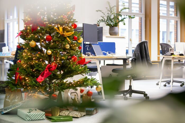 Wait, They Really Made A Rule About That?! 31 Workplace Rules Born From Pure Madness