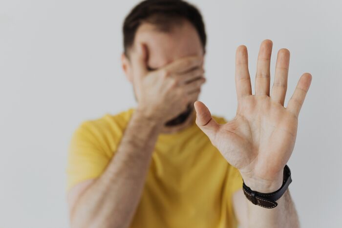 Let's Dive Into 45 Of The Most Cringe-Filled Public Moments Ever Witnessed