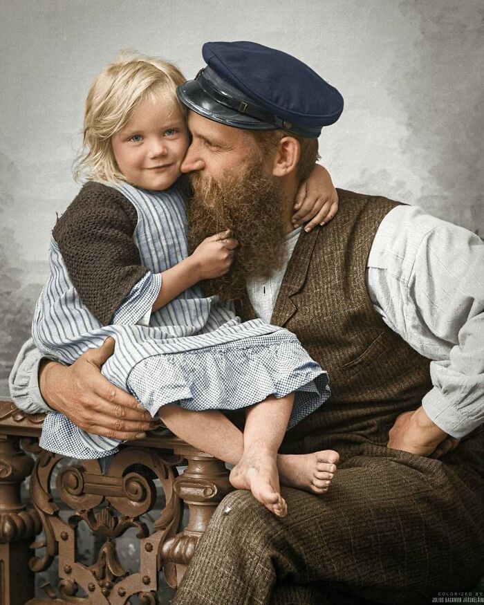 Photographer Per Elis Edhlund and His Daughter, Tyra, in 1910 – That’s a Serious Dad-Daughter Vibe