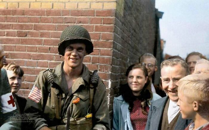Whoa, They Added Color to These Old Photos and It’s Wild!