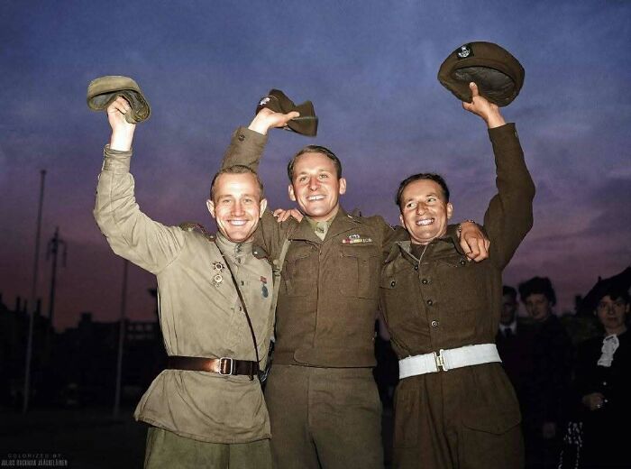 Whoa, They Added Color to These Old Photos and It’s Wild!