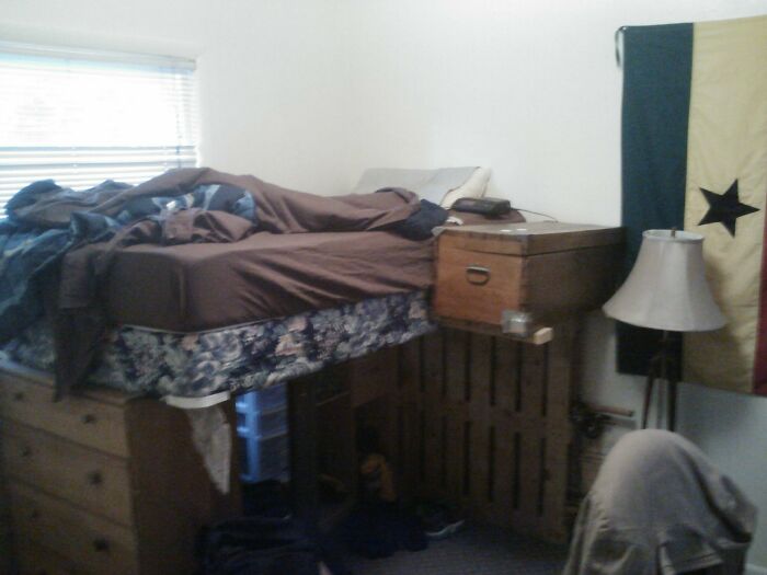 Take That, Horizontal Pallet Beds! Lofted And Fancy Is Where It’s At