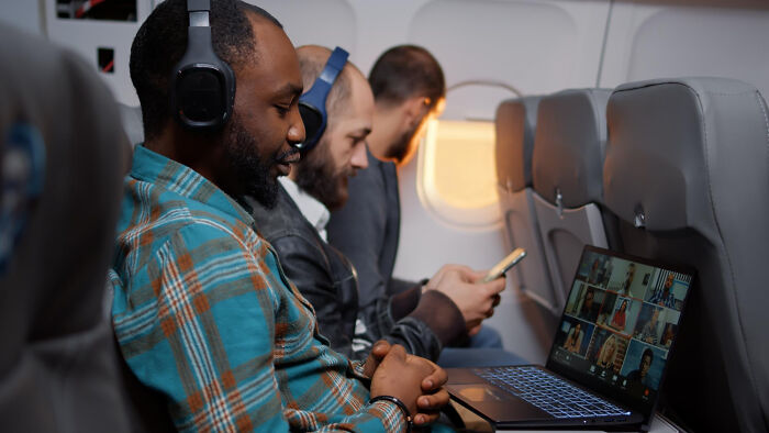 Wait, People Shared Their WORST Airplane Seatmates (And OMG, The Stories!)