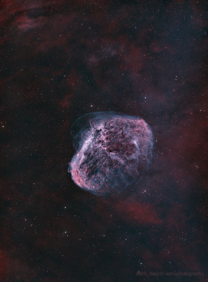Crescent Nebula: Space’s Little Banana