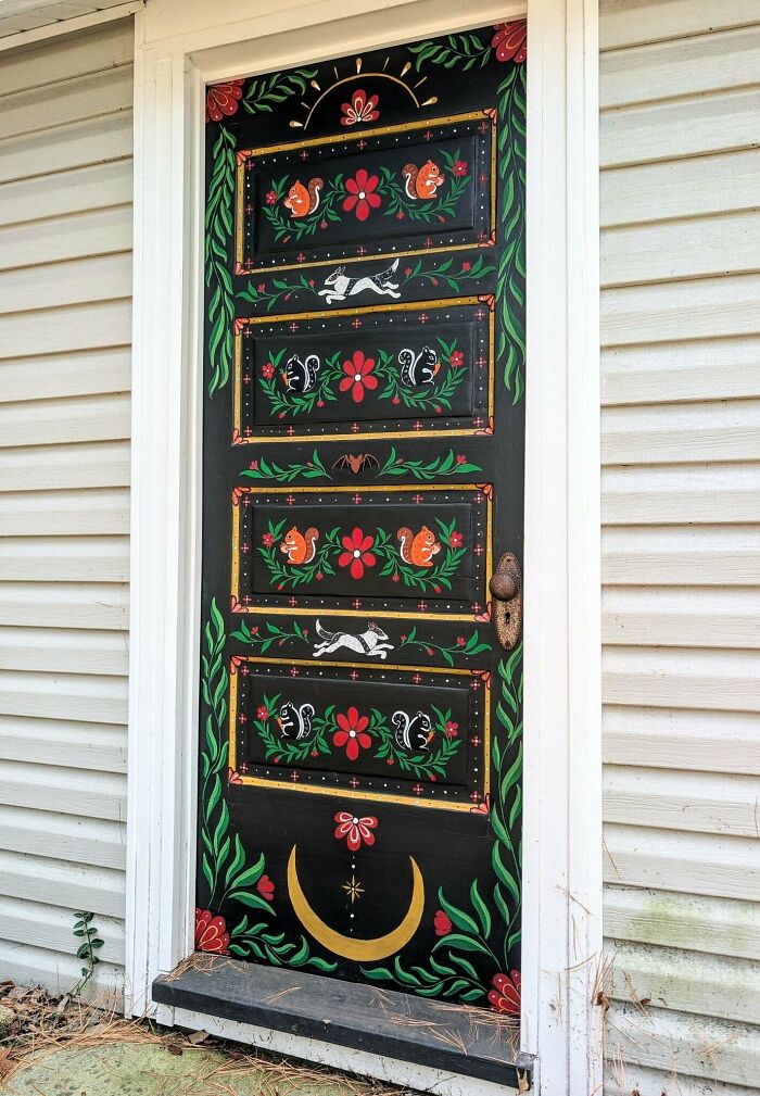 I Painted a Backyard Door That Tells the Hilarious Tale of Our Dog, the Squirrel Chaser (Skunk Encounters Included)