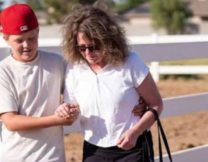 14-Year-Old Boy Spots Lost Grandma in 103°F Heat and Turns into a Real-Life Hero