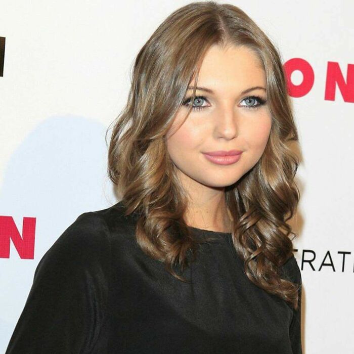 Sammi Hanratty: The Pringles Girl Grown Up, 31