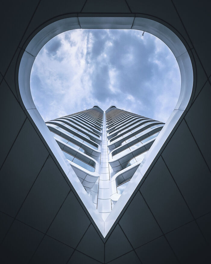 You Won't Believe How This Photographer Finds Perfect Symmetry Everywhere!