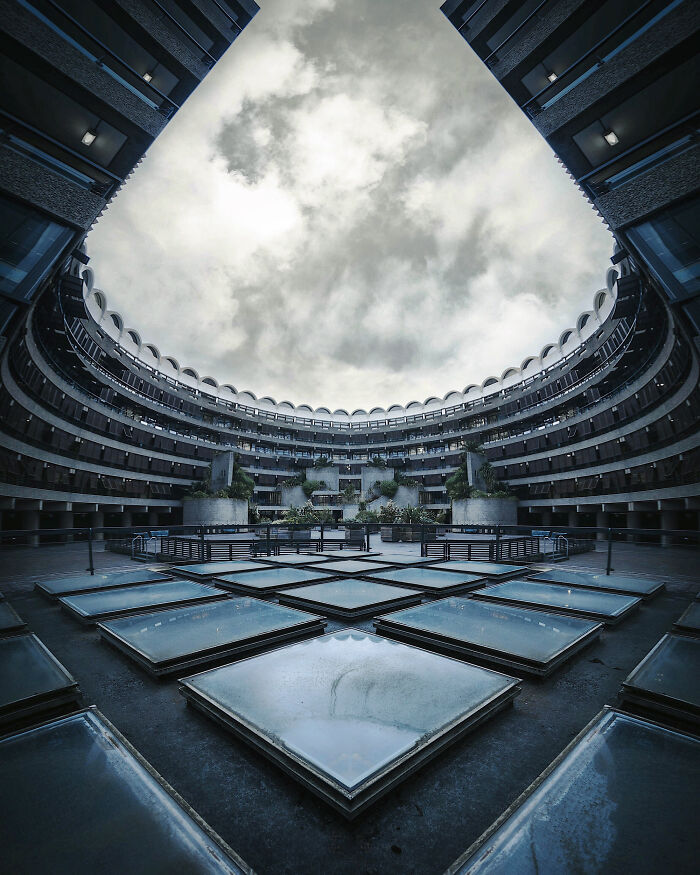 You Won't Believe How This Photographer Finds Perfect Symmetry Everywhere!