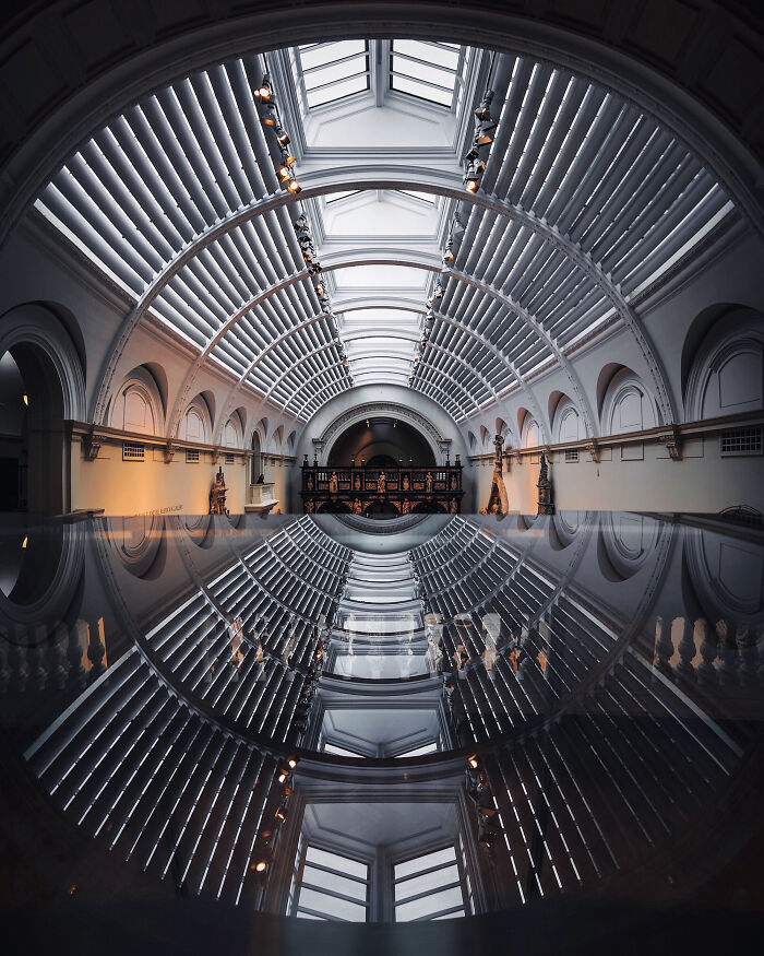 You Won't Believe How This Photographer Finds Perfect Symmetry Everywhere!