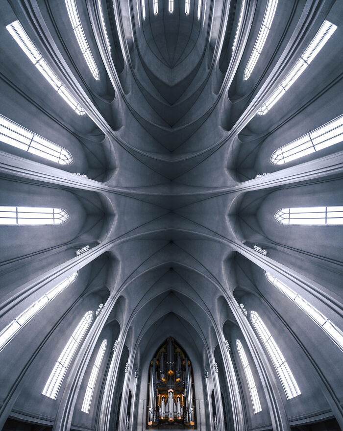 You Won't Believe How This Photographer Finds Perfect Symmetry Everywhere!