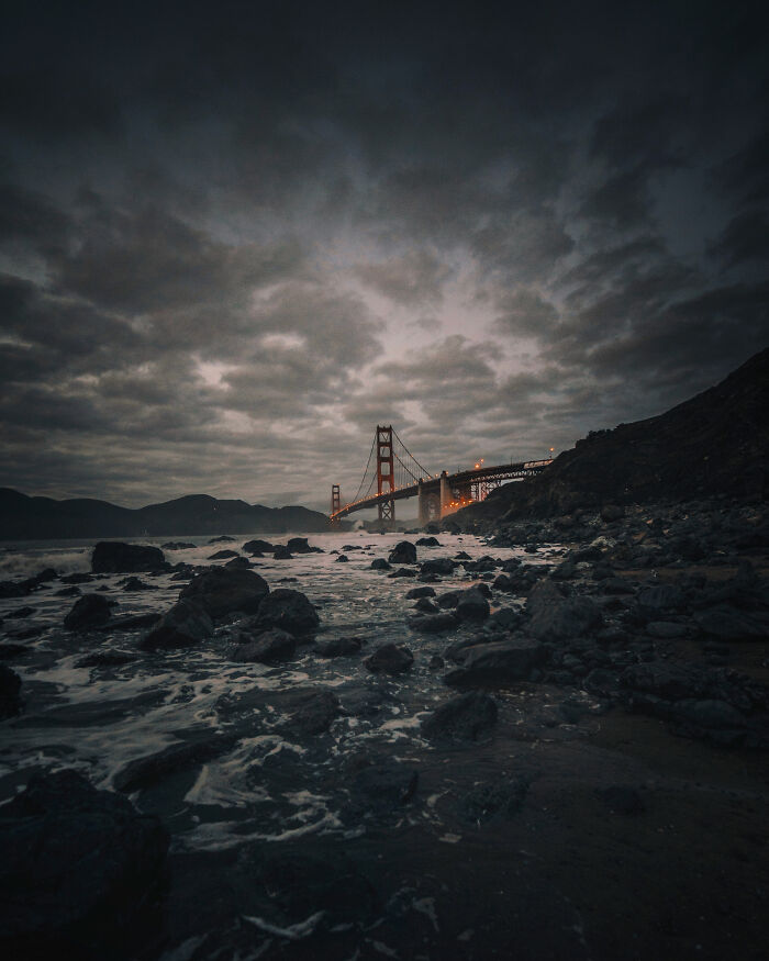 You Won't Believe How This Photographer Finds Perfect Symmetry Everywhere!