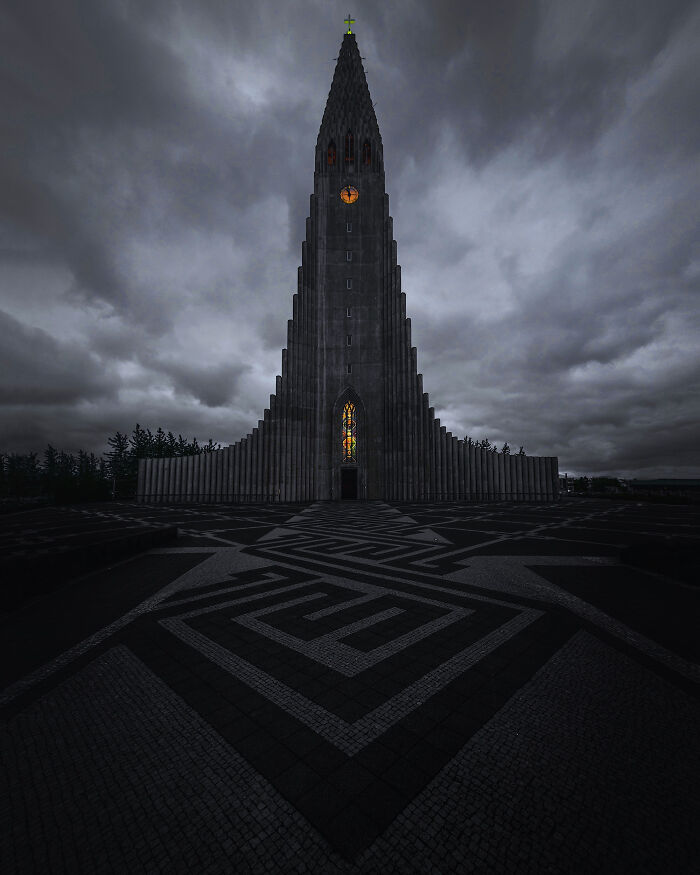 You Won't Believe How This Photographer Finds Perfect Symmetry Everywhere!