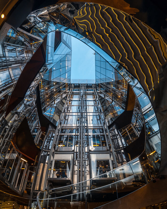 You Won't Believe How This Photographer Finds Perfect Symmetry Everywhere!