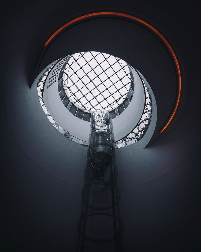 You Won't Believe How This Photographer Finds Perfect Symmetry Everywhere!