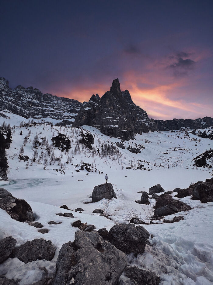 You Won't Believe How This Photographer Finds Perfect Symmetry Everywhere!