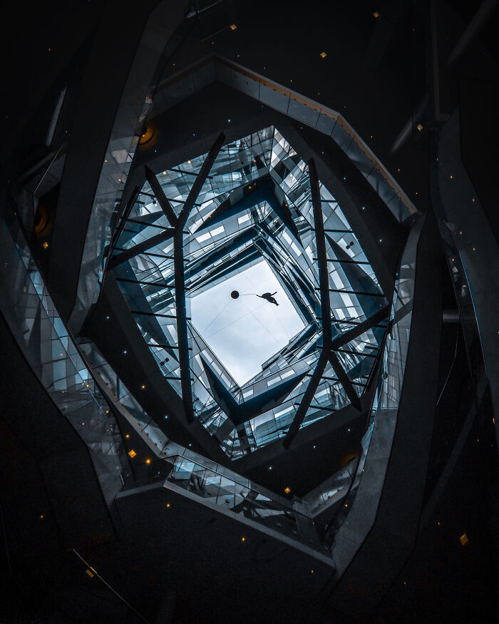 You Won't Believe How This Photographer Finds Perfect Symmetry Everywhere!