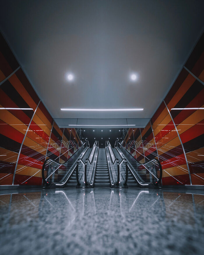 You Won't Believe How This Photographer Finds Perfect Symmetry Everywhere!