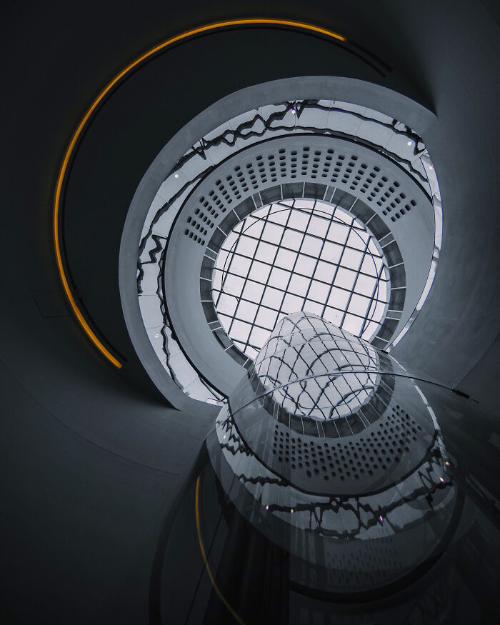 You Won't Believe How This Photographer Finds Perfect Symmetry Everywhere!