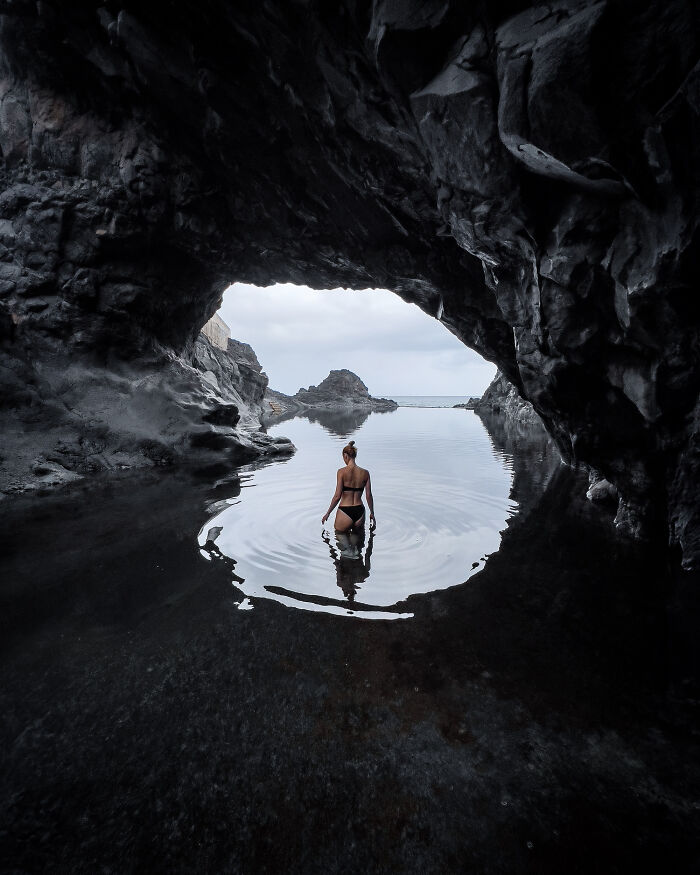 You Won't Believe How This Photographer Finds Perfect Symmetry Everywhere!