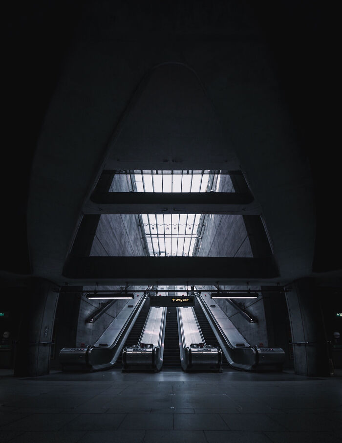 You Won't Believe How This Photographer Finds Perfect Symmetry Everywhere!
