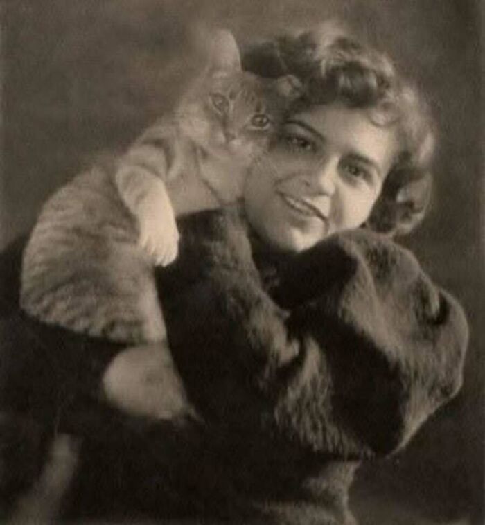 30 Vintage Cat Pics That Prove Cats Have Always Been Total Showstoppers