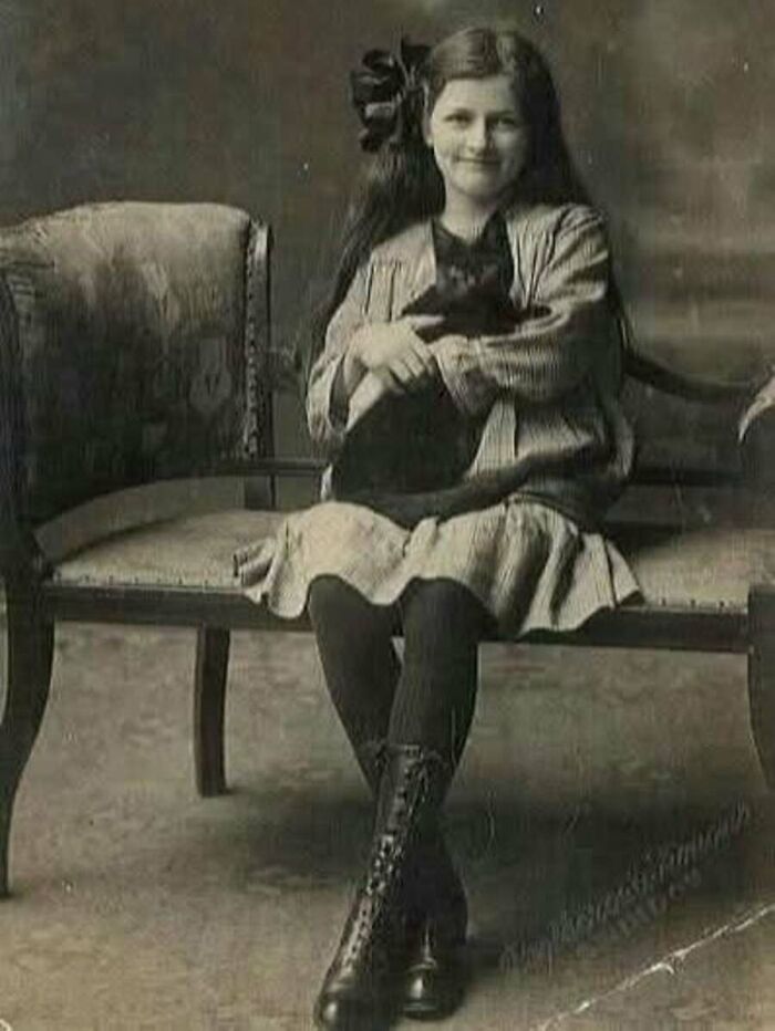 30 Vintage Cat Pics That Prove Cats Have Always Been Total Showstoppers