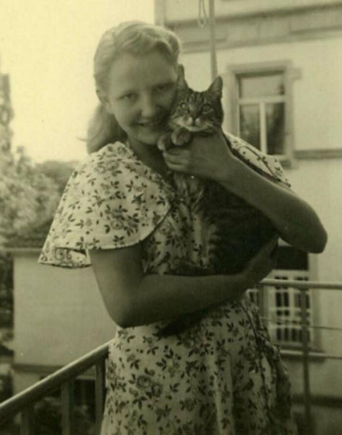 30 Vintage Cat Pics That Prove Cats Have Always Been Total Showstoppers