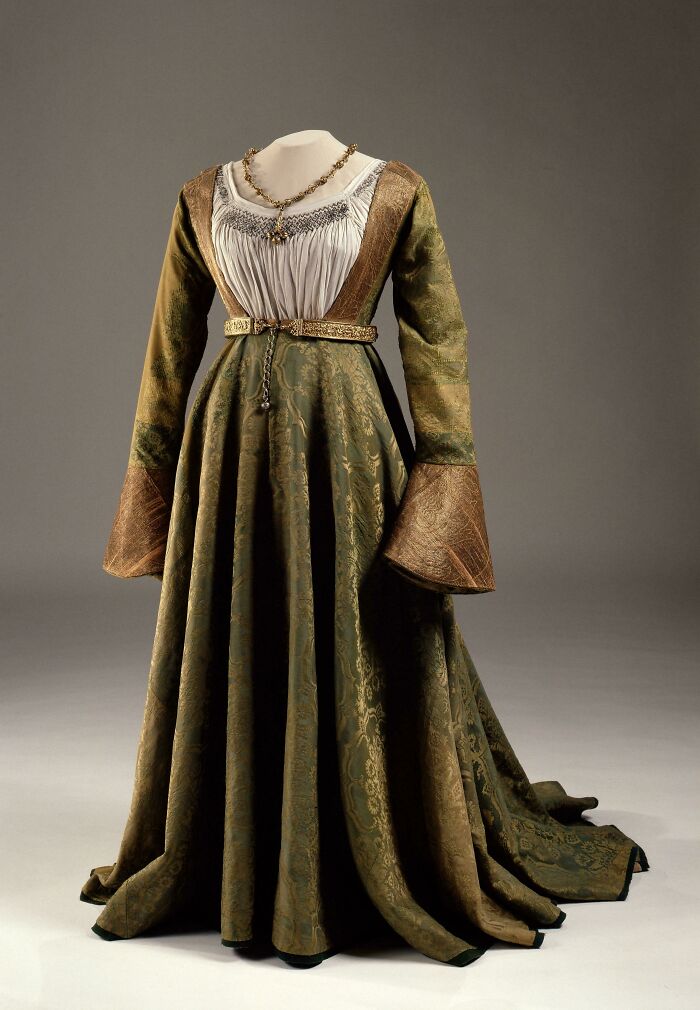 Mary of Habsburg’s Legendary Green Damask Dress From 1522 That Somehow Survived