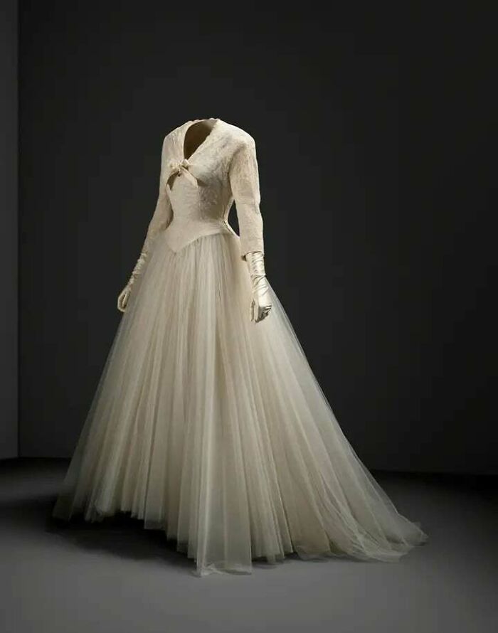 Cristóbal Balenciaga’s Stunning Wedding Dress, 1954