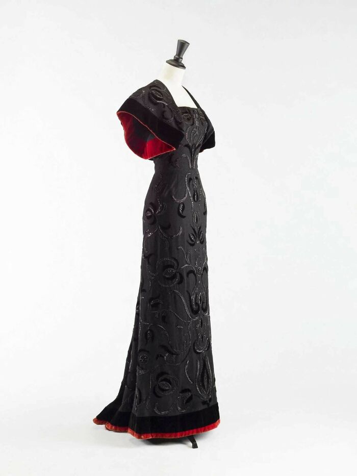 Balenciaga Hits The Mark With This Bolero & Sheath Dress From 1947-48