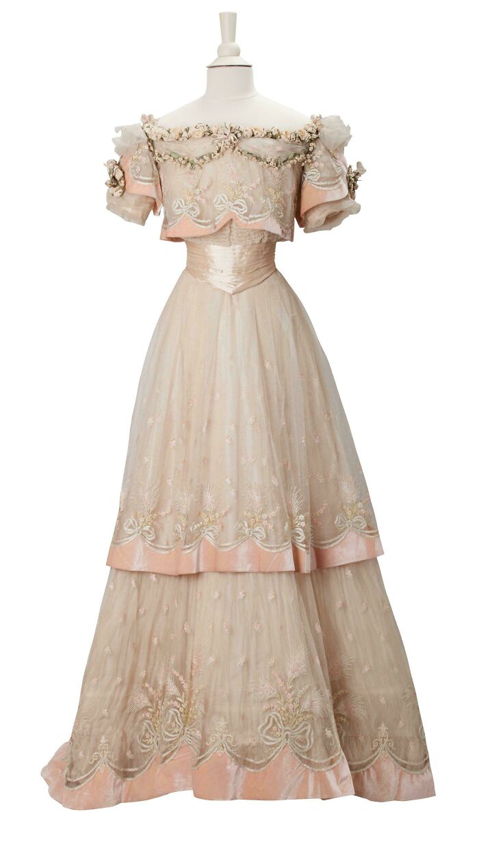 Silky Ball Gown With Tulle And Floral Embroidery, 1905-1906