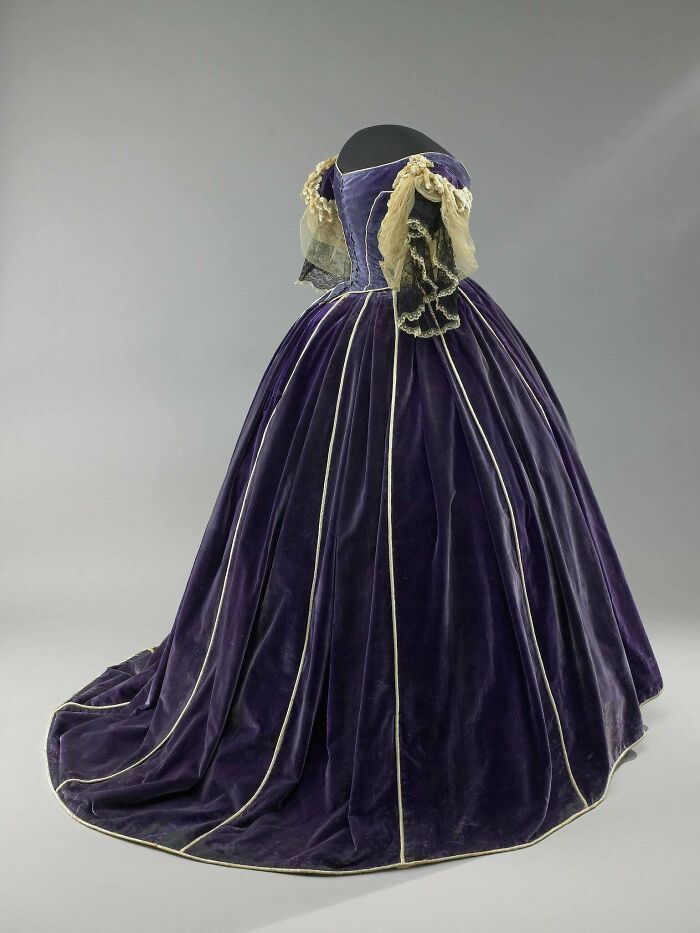Mary Lincoln’s Velvet Gown Worn During The 1861-62 Washington Social Season