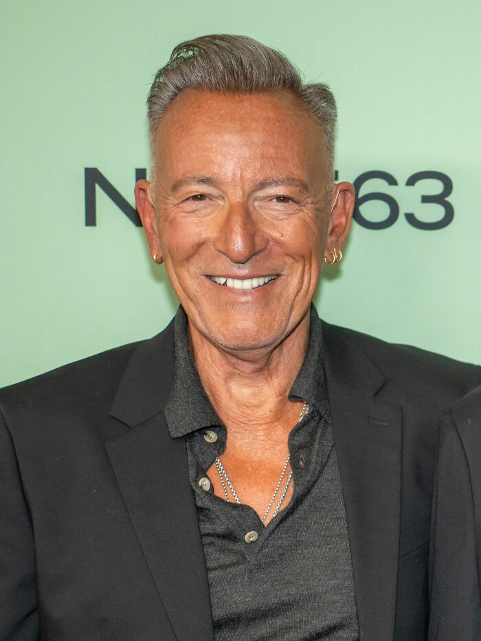 Bruce Springsteen: Rock Legend, 77