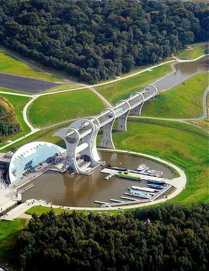 The Falkirk Wheel: Scotland's Spinny Boat Elevator That Replaced 11 Locks