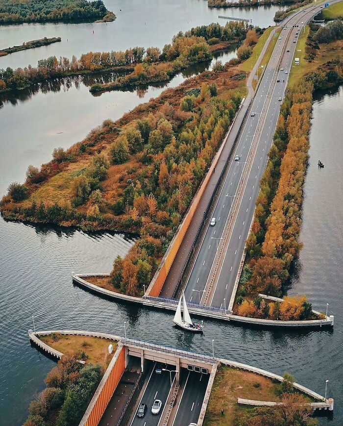 Veluwemeer Aqueduct: Water and Road Play Nice in The Netherlands