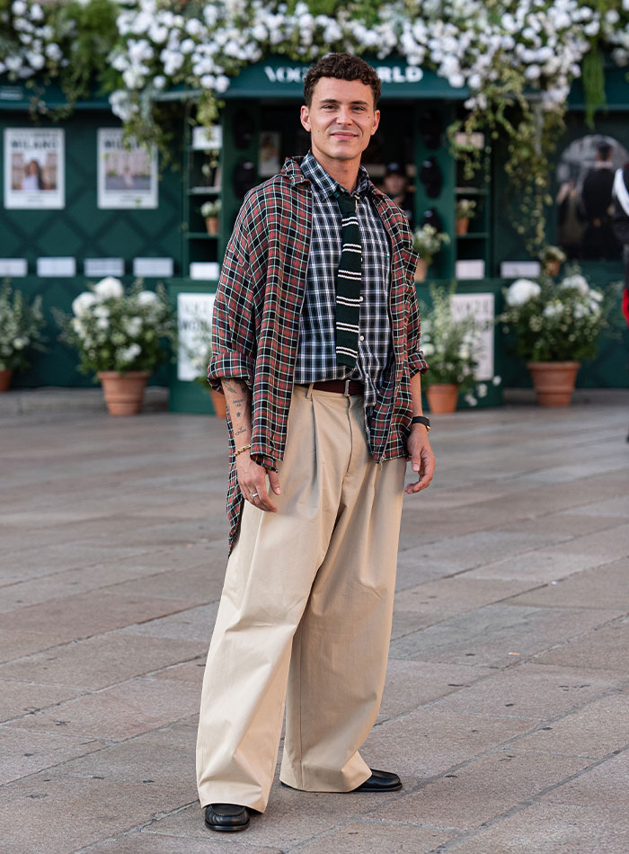 Arón Piper Went for a Patterned Mess and Folks Noticed