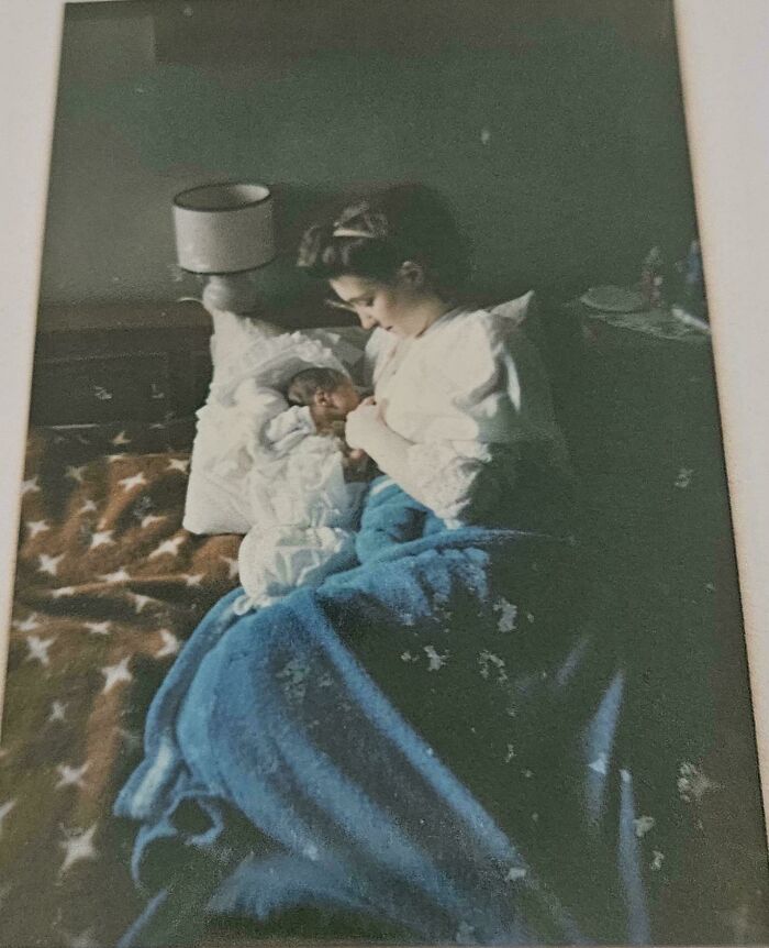Throwback To 1990: Classic Family Portrait Energy