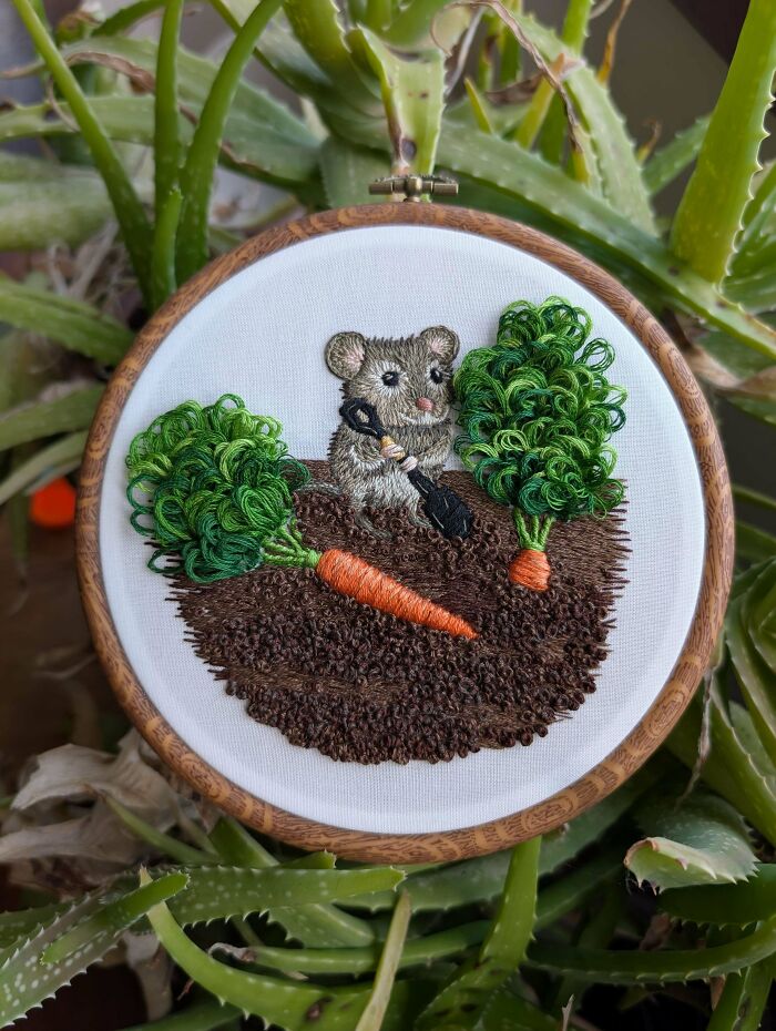 Garden Mouse: Tiny Stitched Explorer