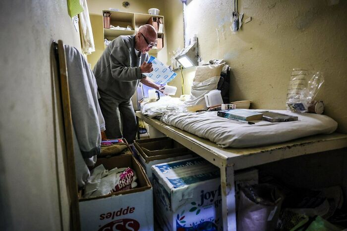 Oldest U.S. Death Row Inmate Rocking a Tablet at 95