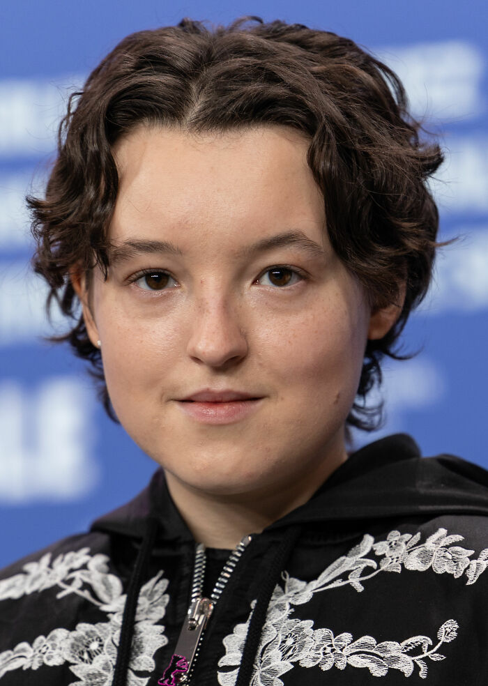 Bella Ramsey: Fantasy Star and Guitar Strummer (23)