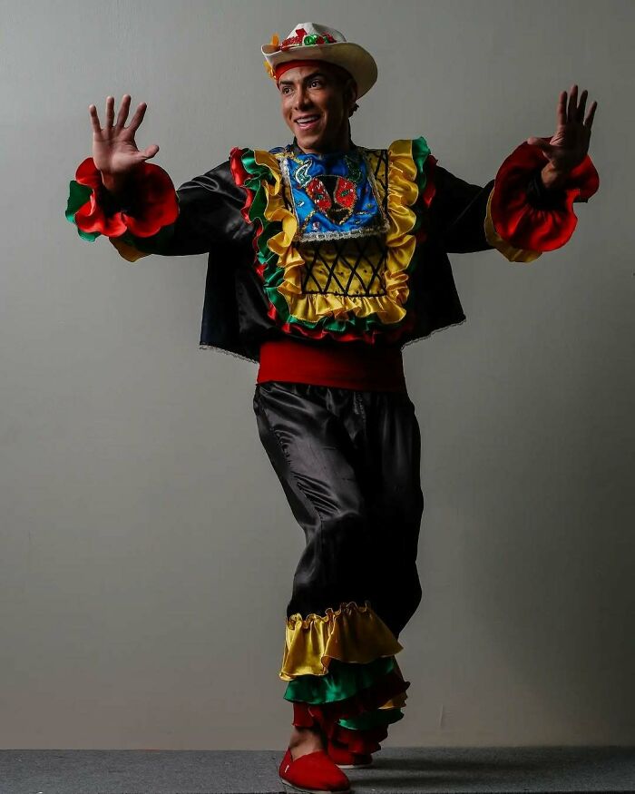 Colombia’s Costume Is Bright and Fun